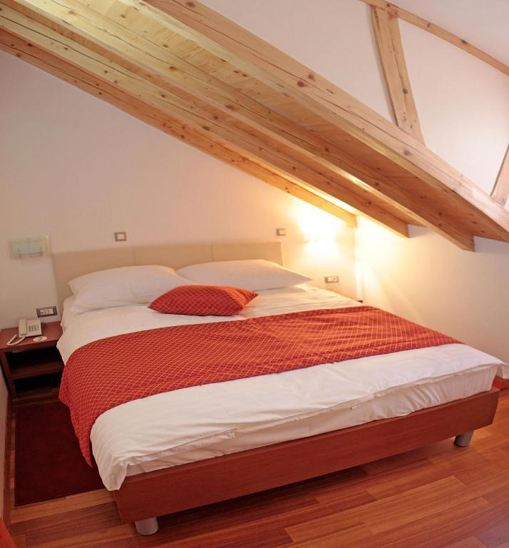 Monika Hotel