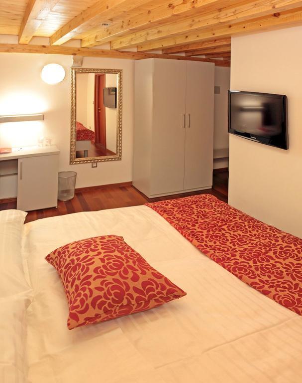 Monika Hotel